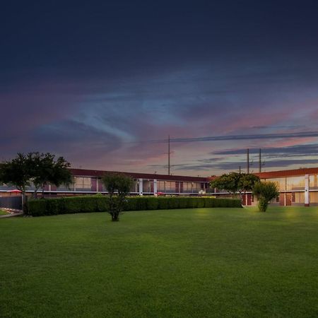 Red Roof Inn & Conference Center МакКини Екстериор снимка