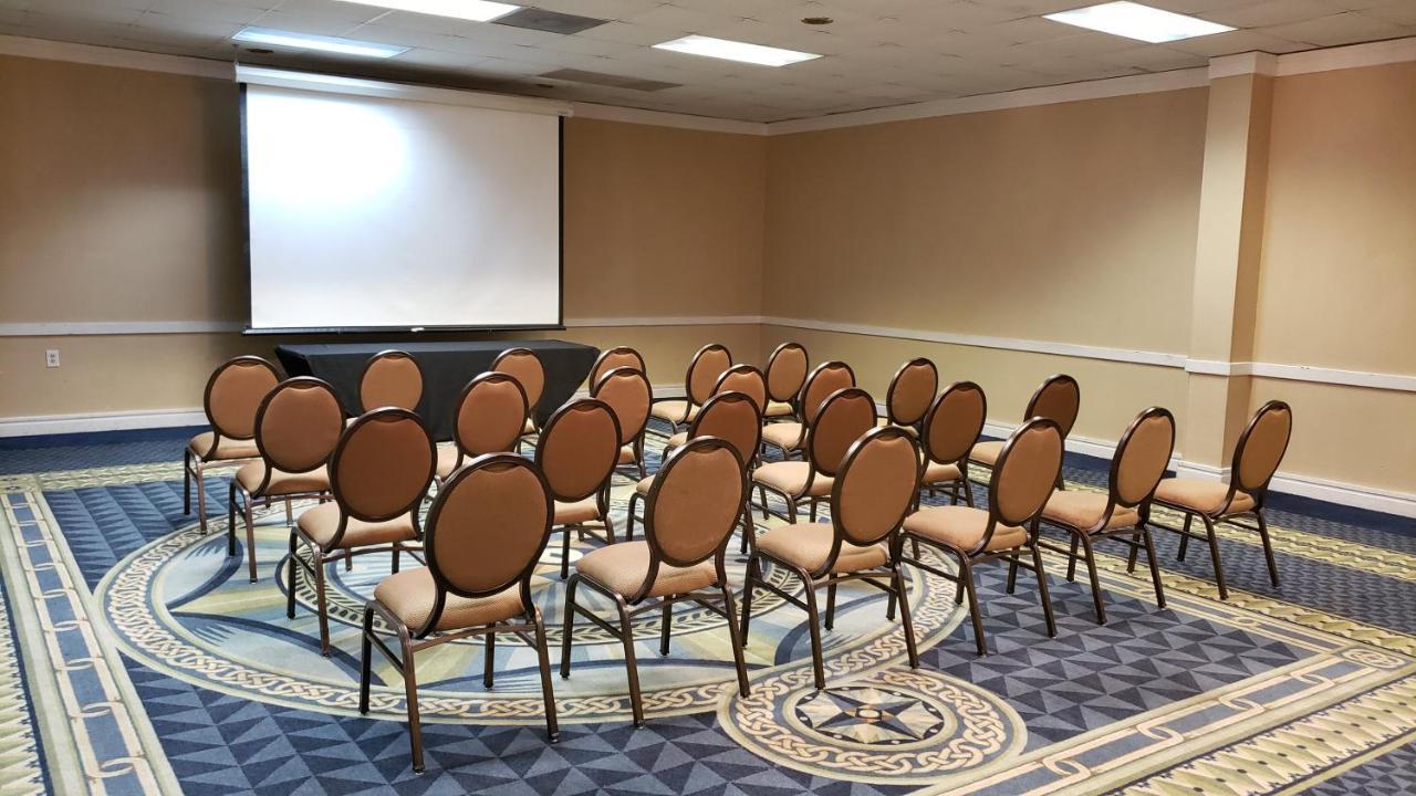 Red Roof Inn & Conference Center МакКини Екстериор снимка