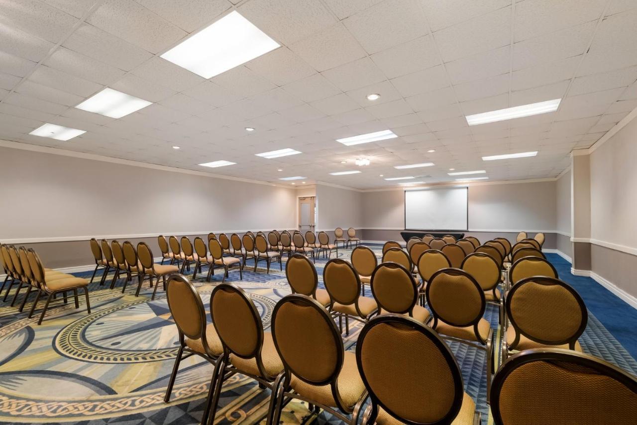 Red Roof Inn & Conference Center МакКини Екстериор снимка