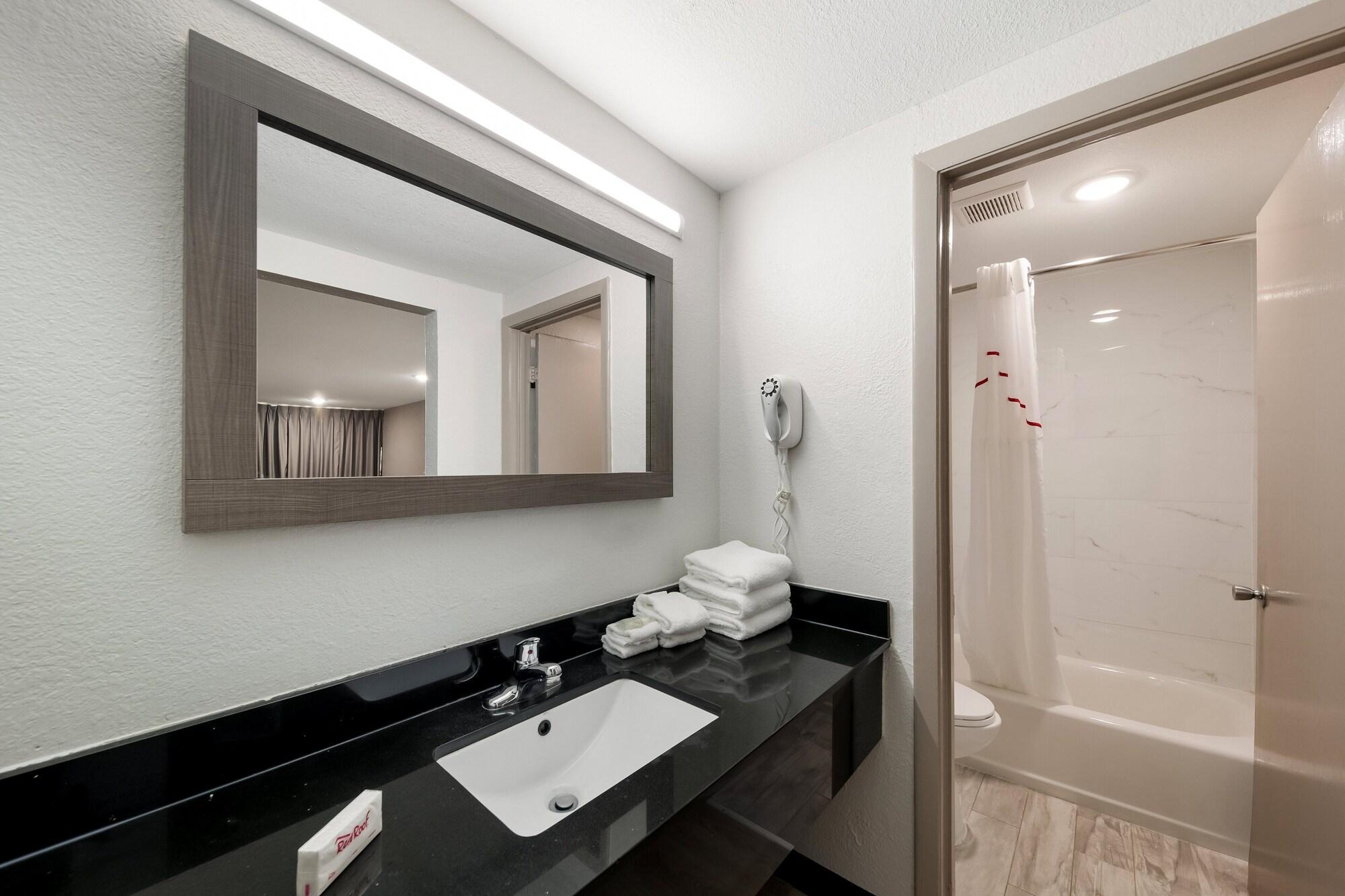 Red Roof Inn & Conference Center МакКини Екстериор снимка