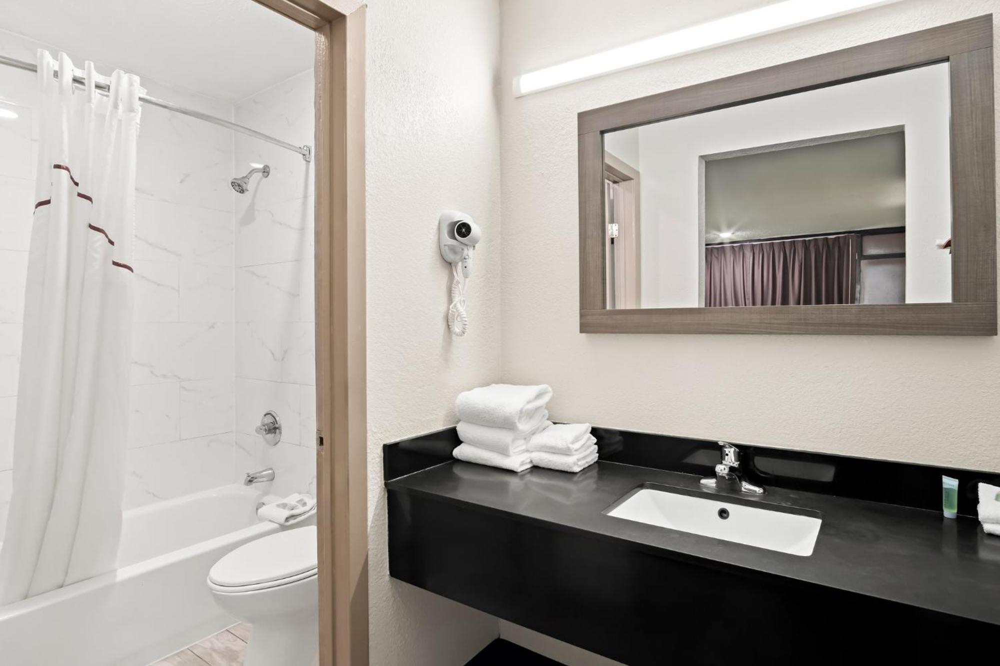 Red Roof Inn & Conference Center МакКини Екстериор снимка