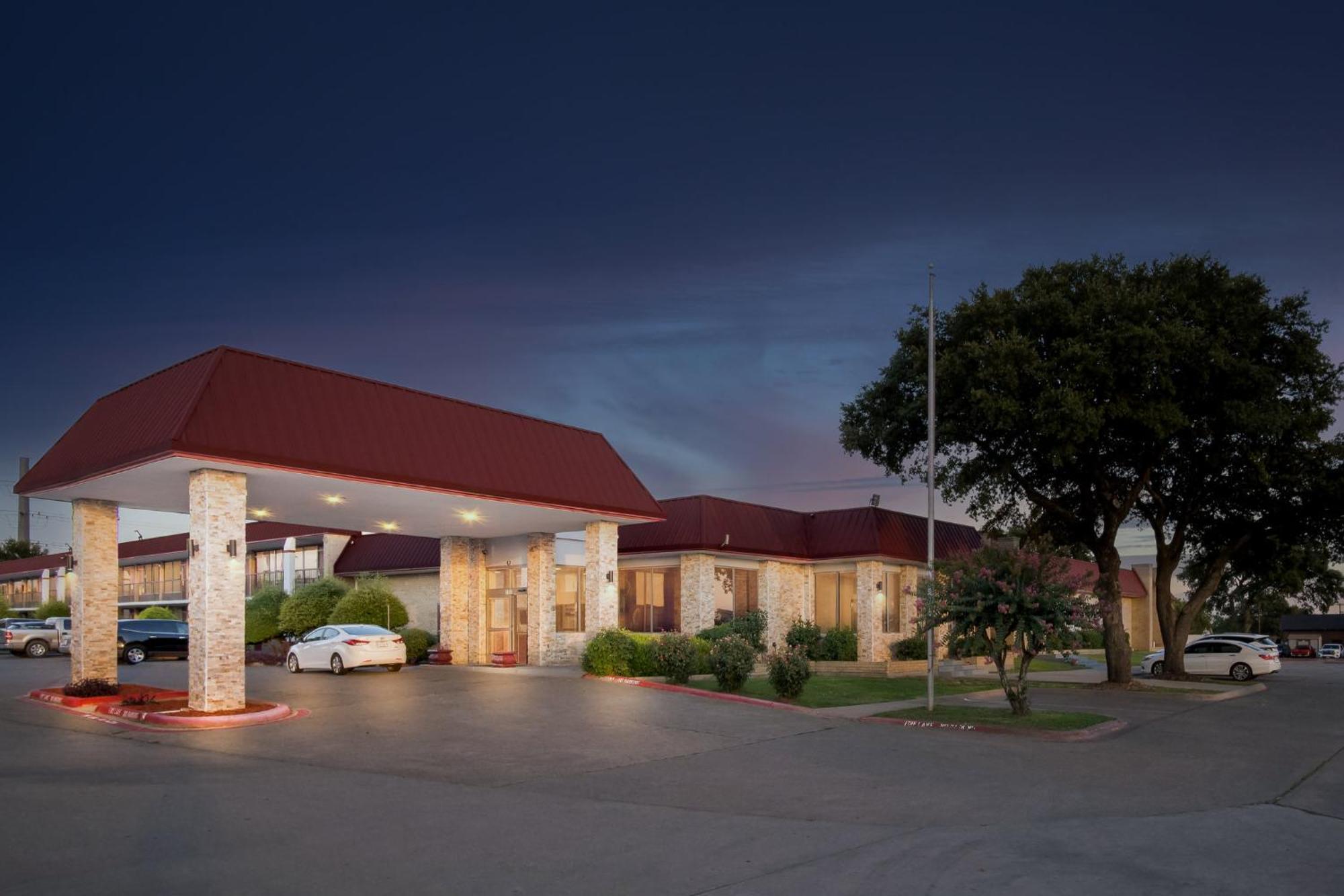 Red Roof Inn & Conference Center МакКини Екстериор снимка