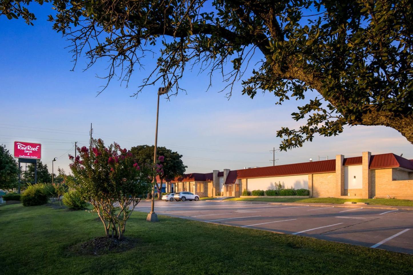Red Roof Inn & Conference Center МакКини Екстериор снимка