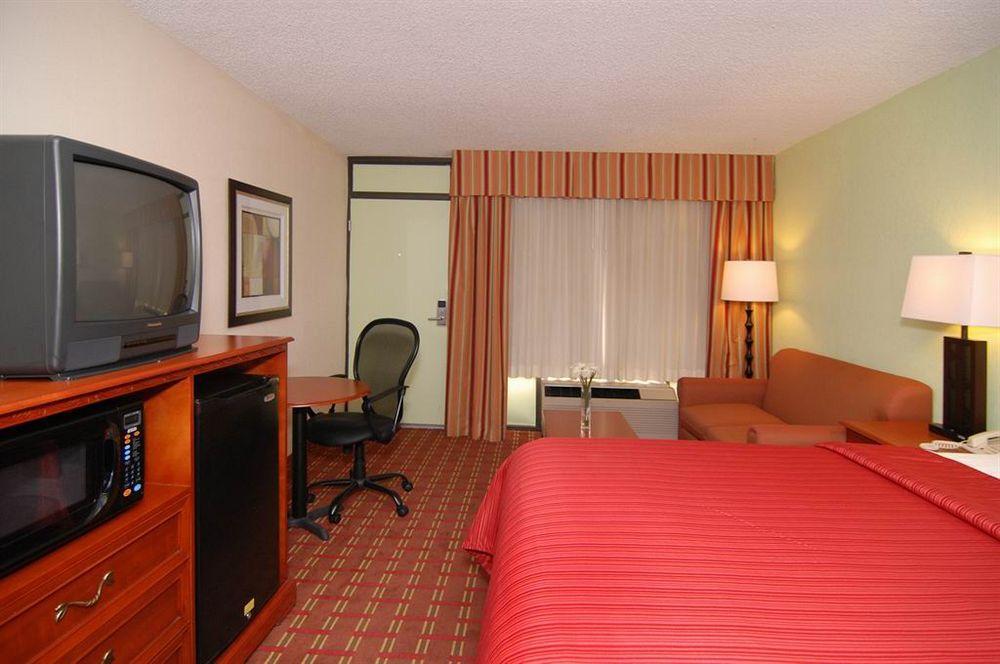 Red Roof Inn & Conference Center МакКини Екстериор снимка