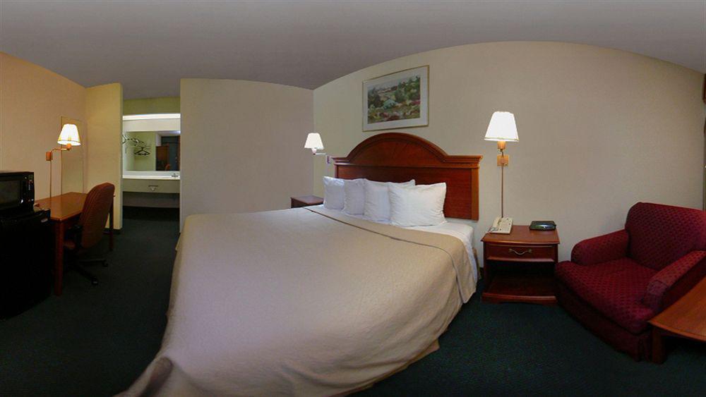 Red Roof Inn & Conference Center МакКини Екстериор снимка